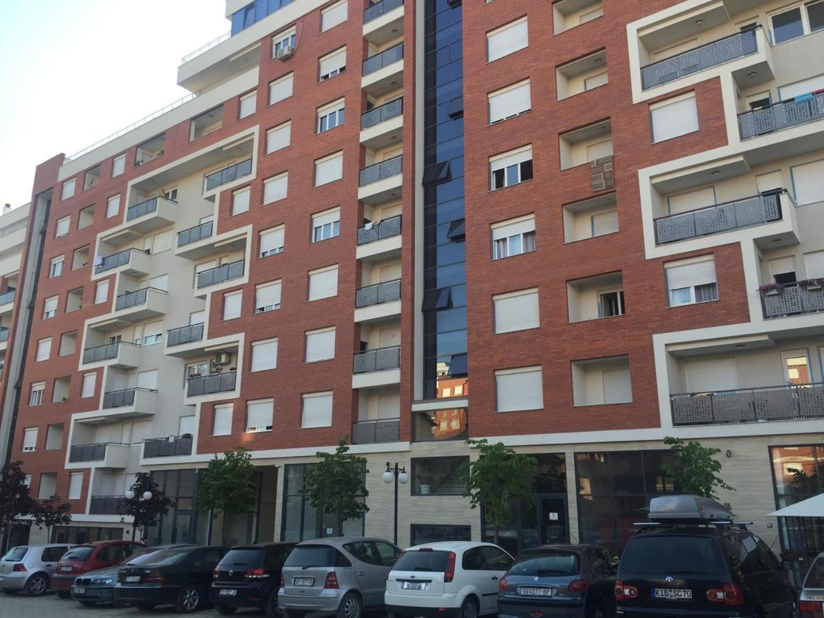 Appartamento Blini Complex Pristina Esterno foto