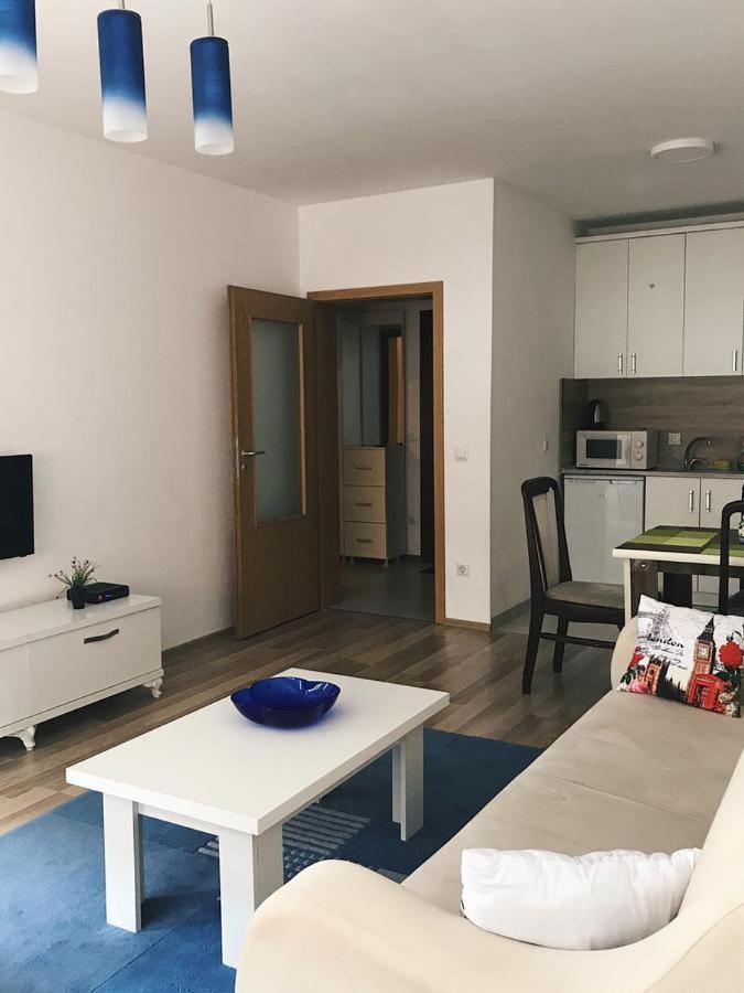 Appartamento Blini Complex Pristina Esterno foto