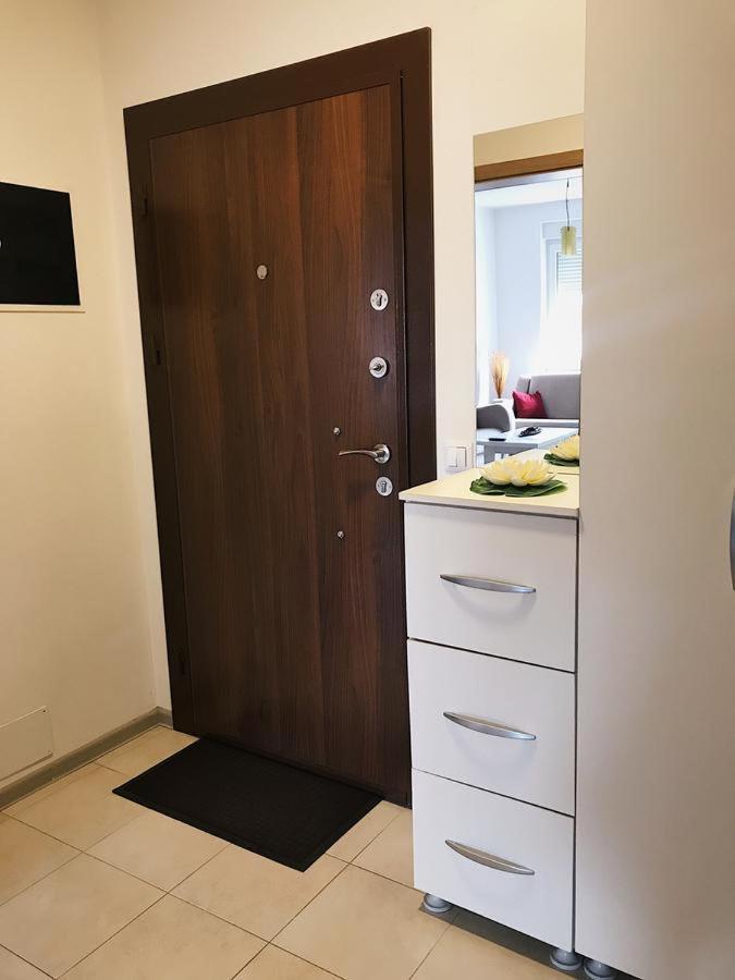 Appartamento Blini Complex Pristina Esterno foto
