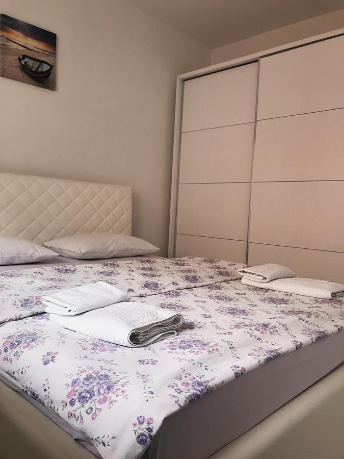 Appartamento Blini Complex Pristina Esterno foto
