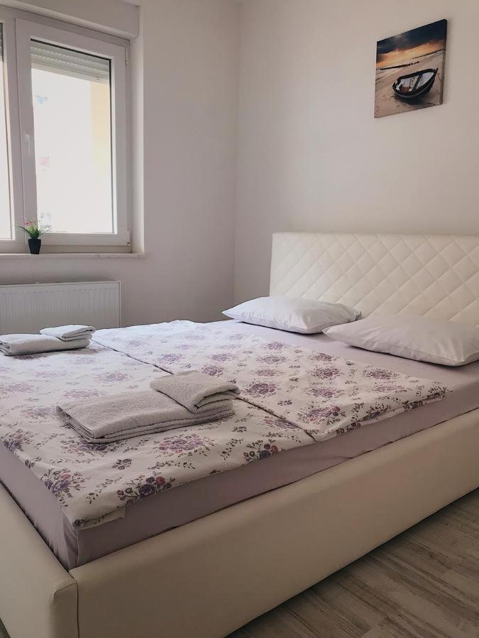 Appartamento Blini Complex Pristina Esterno foto